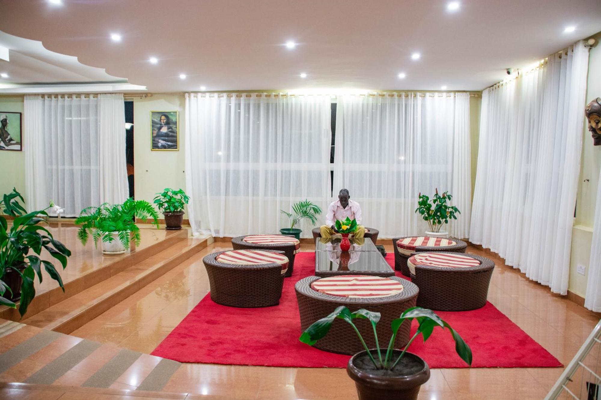 Bomah Hotel Limited Gulu Екстериор снимка